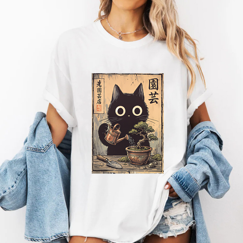 Bonsai Garden China - เสื้อยืดลายแมวดำบอนไซ สไตล์ญี่ปุ่น เสื้อยืดลำลองแขนสั้น ลายแมวทำสวน เสื้อยืดผู้หญิงลายแมวตลกสำหรับคนรักแมว